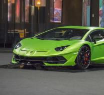 最后一款兰博基尼Aventador SV采用特别保时捷颜色亮相