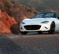 2018年马自达MX-5 MIATA获得深樱桃上衣