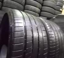 采用米其林Pilot Sport PS2轮胎的抛光黑色多重定制19英寸轮毂标配