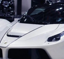 非常罕见的白色敞篷车法拉利LaFerrari Aperta在沙特阿拉伯出售