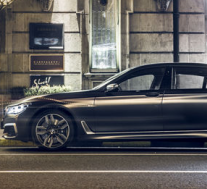 评测：宝马BMW M760Li xDRIVE怎么样及丰田汉兰达报价多少钱
