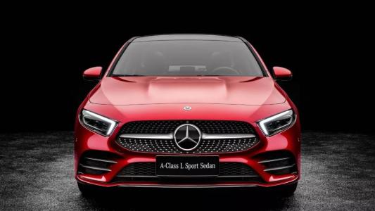 汽车资讯：2021年梅赛德斯  奔驰A级轿车展示了其优质的高科技内饰 