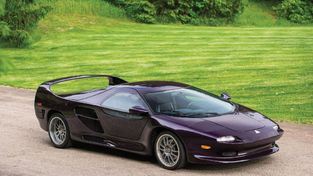 这款紫色的1996年Vector M12即将在蒙特雷拍卖