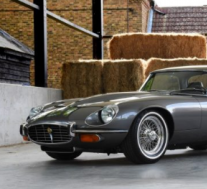 经过广泛修复的1974 Jaguar E-Type结合了现代实用性和经典风格