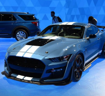 第一辆2020年福特野马Shelby GT500是向1968年的青蜂侠致敬