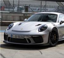 ​开曼GT4与911 GT3 RS在保时捷赛道发生对峙