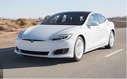 特斯拉Model S P100D想以各种方式击败1000马力的超级跑车