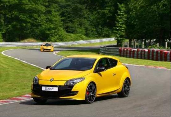 以350馬力調(diào)整過(guò)的Megane 3 RS并沒(méi)有對(duì)新車(chē)型發(fā)出任何歡呼
