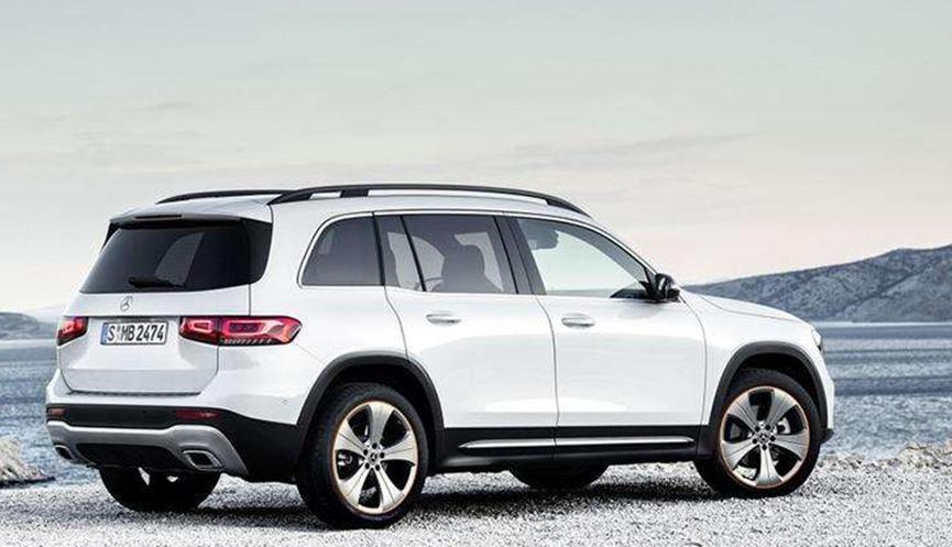 ​梅赛德斯-奔驰于6月首次公开了其7座SUV