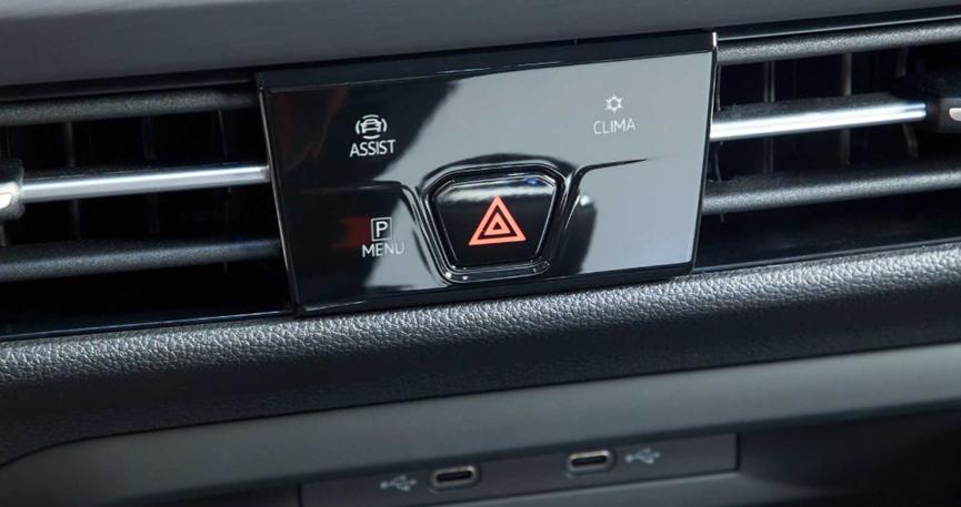 ​新型SEAT Leon在环境照明中集成了盲点警告