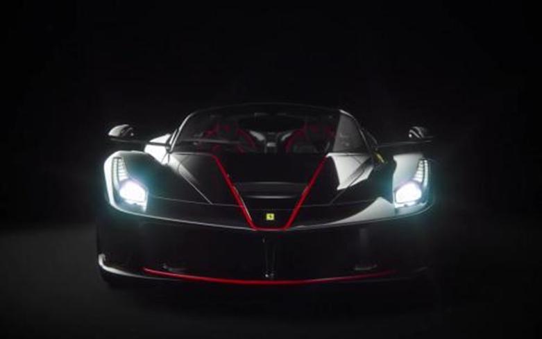 ​法拉利发布 的官方图片显示了黑色饰面的LaFerrari Aperta