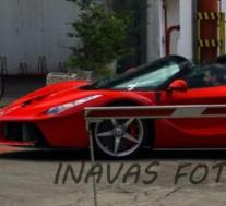 ​法拉利发布 的官方图片显示了黑色饰面的LaFerrari Aperta