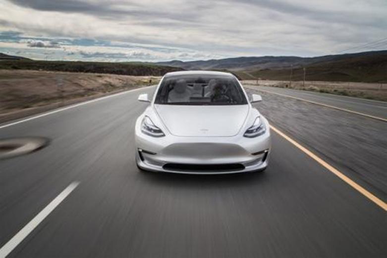 特斯拉Model 3的另一张据称图片今天在互联网上突然出现