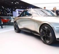标志e-Legend概念车将在下个月的巴黎车展上首次公开亮相之前展示
