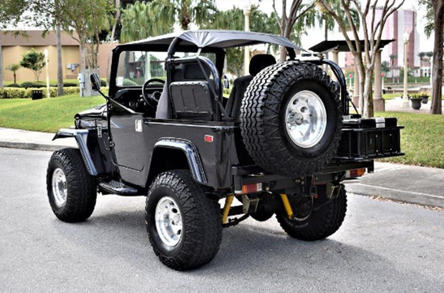 这辆1976年丰田FJ40 Restomod来到市场出售