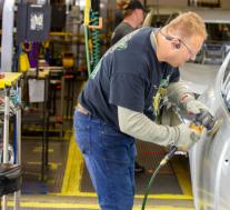 豪华房车与SUV需求增加，通用于Lansing厂区增加1200个工作机会 