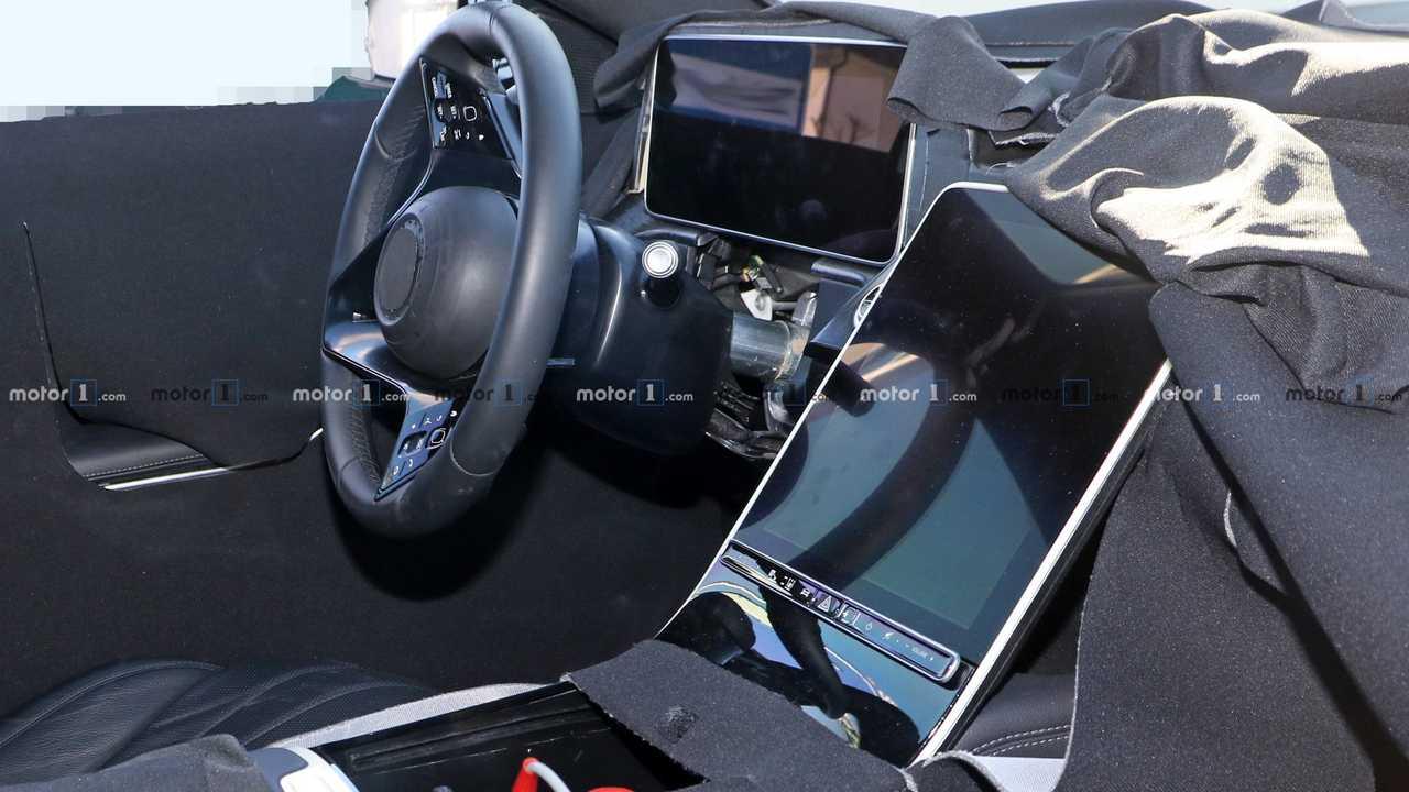 梅赛德斯-奔驰在公开测试中测试了新的S级轿车,从而开始了2020