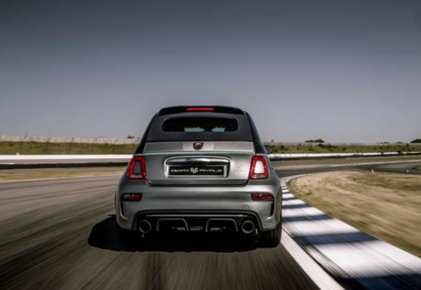 防火的新款Abarth  695C  Rivale是铁杆掀背车