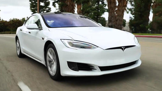 特斯拉Model S格子呢有望为汽车制造商带来巨额利润  