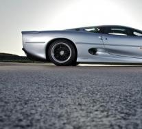 谁会给这台漂亮的捷豹XJ220一个新家呢