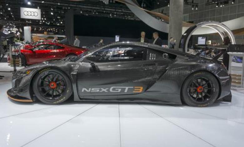 阿库拉展示了新的NSX GT3赛车在赛道上
