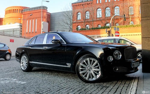 ​宾利Mulsanne 6.75版是最后的欢呼大V8豪华轿车