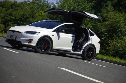 特斯拉悄然推出新款Model X