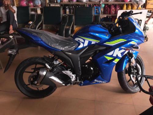 铃木Gixxer 250 SF特别修改为苏拉特交通警察  