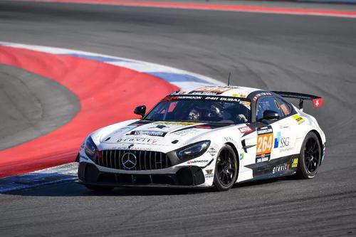 梅赛德斯AMG GT4在高速履带式车厢中自我冷却的能力更强