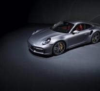 保时捷911 Turbo S撞在了Anrky车轮上看起来时尚