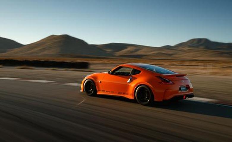 下一代日产370Z渲染为大型双门跑车表现出鲜明的风格
