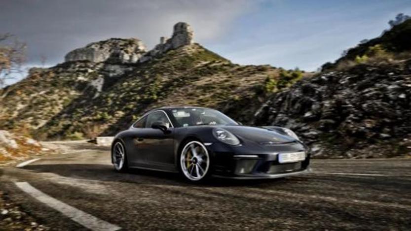 ​发现新的992保时捷911 GT3 Touring显示剃光的后端