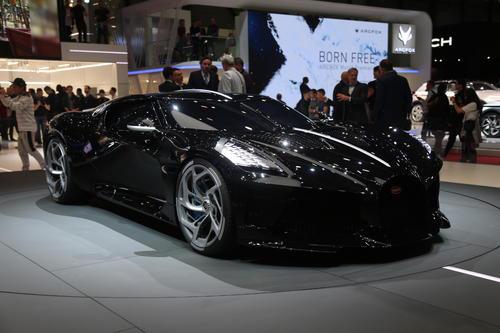 汽车资讯：猛烈的布加迪La Voiture Noire看起来像最昂贵的蝙蝠车 