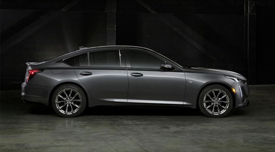 凱迪拉克CT5轎車在中國(guó)評(píng)論看起來(lái)比CTS更高檔