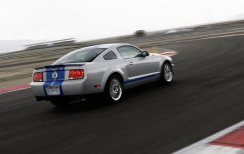 Shelby GT500可以选择带涂漆的赛车条纹价格为10000美元