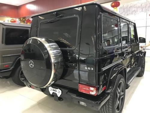 猛撞的奔驰G63 AMG 6x6看起来像F1汽车 