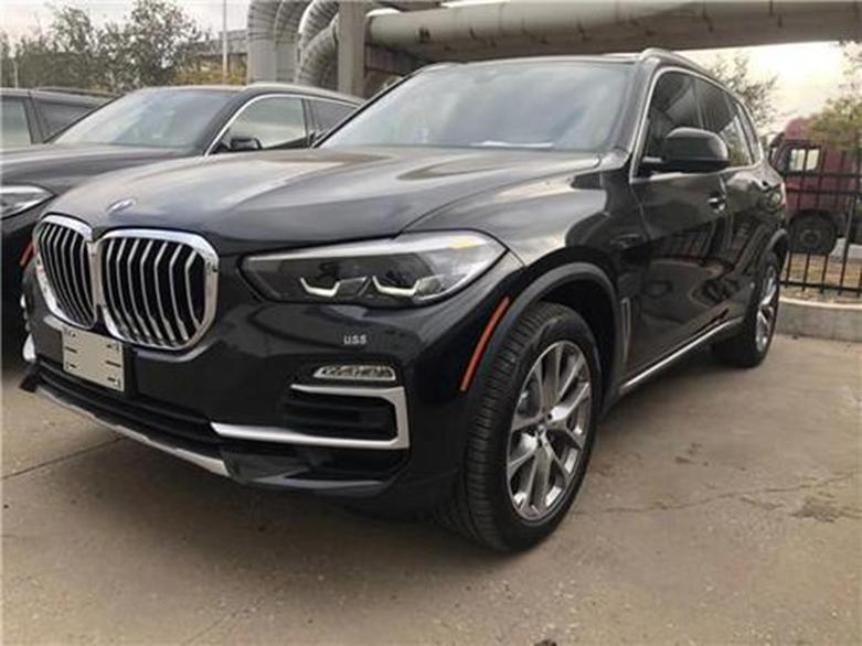 BMW X5 M竞赛出现在纽伯格林赛道上看起来像是愤怒的犀牛