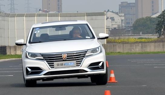 评测：荣威i6 PLUS和东风本田享域性能怎么样