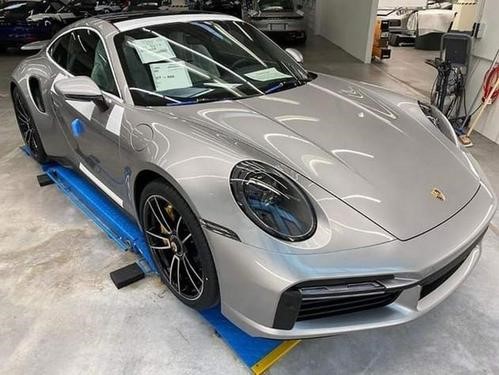 前置引擎的保时捷911 V8渲染准备得罪了