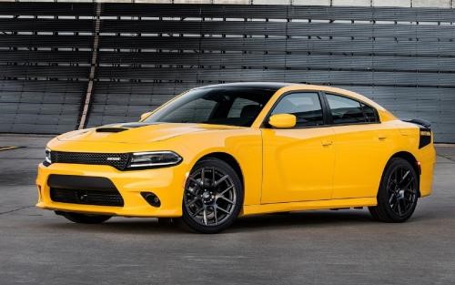 道奇Charger SRT Hellcat看起来像四门谢尔比野马