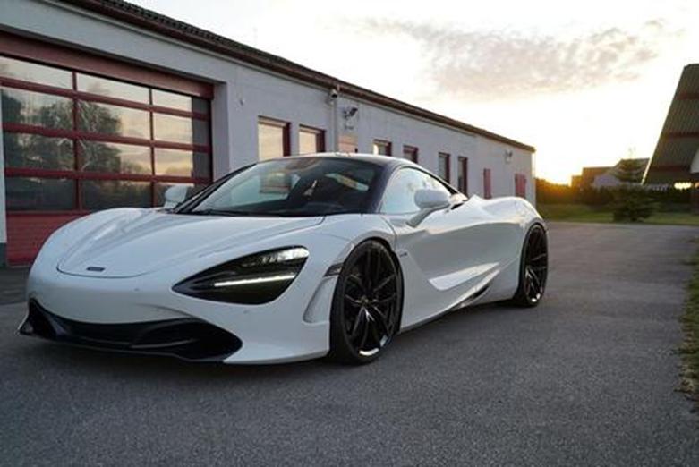 迈凯轮720S Drag Races改装GT-R被摧毁