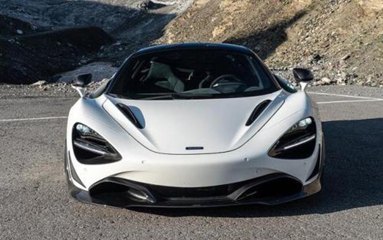 迈凯轮720S Drag Races改装GT-R被摧毁