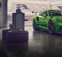 保时捷911 GT3 RS越野撞车驾驶员无知