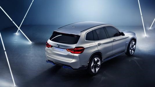 BMW Concept iX3在巴黎采用了倍耐力P零轮胎