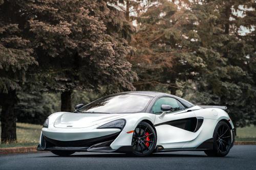 使用具有数百万种组合的新工具来配置自己的McLaren 600LT