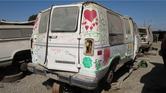 大众Hippie Van变成自主ID嗡嗡声货物运输车