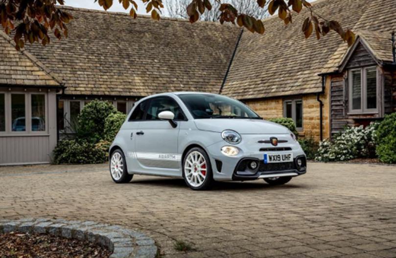 Abarth 595 Esseesse可能是一个引人注目的选择