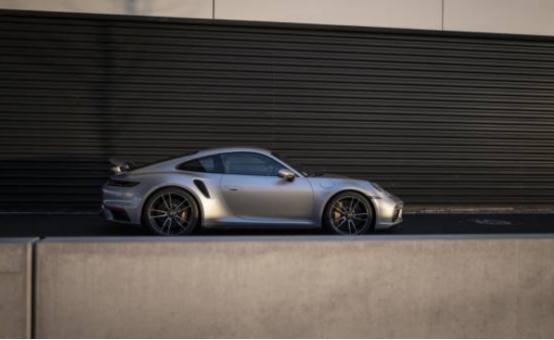 保时捷首次在911 Turbo S中提供全新的轻量化和运动套件