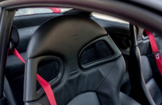保时捷首次在911 Turbo S中提供全新的轻量化和运动套件