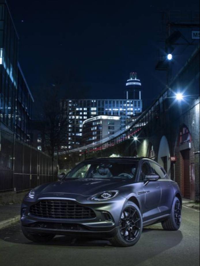 Aston  Martin  DBX是一款量身定制的SUV  具有很多碳纤维